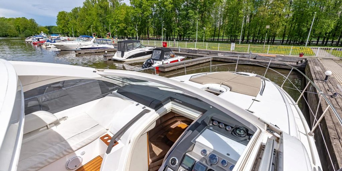 Аренда моторной яхты Fairline Targa 44 в Москве